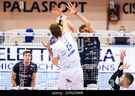 Cisterna Di Latina, Italie. 13th févr. 2022. Attack, Elia Bossi (Top Volley Cisterna) pendant Top Volley Cisterna vs Power Volley Milano, Volleyball Italien Serie A Men SuperLeague Championship Championship à Cisterna di Latina, Italie, février 13 2022 crédit: Independent photo Agency/Alay Live News Banque D'Images