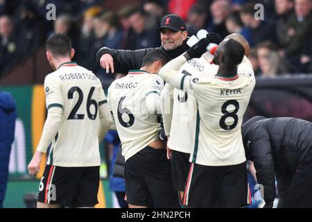 Burnley, Royaume-Uni. 13th févr. 2022. Jurgen Klopp, Manager de Liverpool, parle aux joueurs lors du match de la Premier League à Turf Moor, Burnley, Royaume-Uni. Date de la photo: Dimanche 13 février 2022. Crédit photo devrait se lire: Anthony Devlin crédit: Anthony Devlin/Alamy Live News Banque D'Images