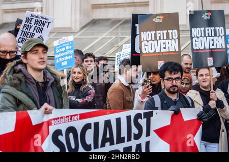 LONDRES, ANGLETERRE- 12 février 2022: Des manifestants à un coût de vie protestent à Londres, Angleterre Banque D'Images
