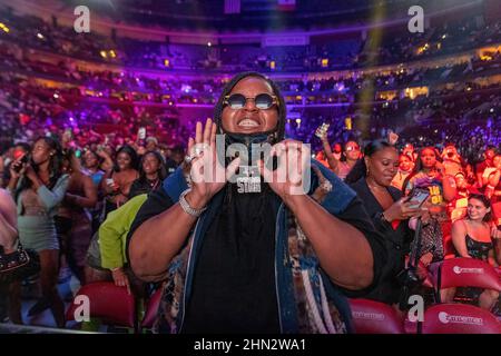 Sunrise, États-Unis. 12th févr. 2022. Les fans de Katrina Laverne (Trina) ont assisté à la tournée Legendz of the Streetz Miami 2022 à l'arène FLA Live. Crédit : SOPA Images Limited/Alamy Live News Banque D'Images