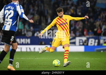 Barcelone, Barcelone, Espagne. 13th févr. 2022. BARCELONE - FÉVRIER 13 : la pique de Barcelone passe le ballon lors du match de la Liga entre le RCD Espanyol et Barcelone au stade RCDE le 13 février 2022 à Barcelone, Espagne. (Credit image: © Sara ARIB/PX Imagens via ZUMA Press Wire) Credit: ZUMA Press, Inc./Alamy Live News Banque D'Images