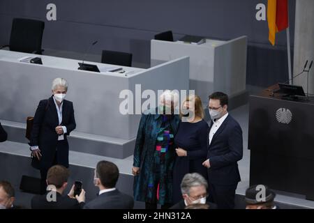 Berlin, Berlin-Mitte, Allemagne. 13th févr. 2022. Berlin: Le prochain président fédéral est élu. 1 472 personnes se réunissent au Bundestag, dont des footballeurs, des musiciens et des jeunes.des femmes et des hommes de toute l'Allemagne se réunissent tous les cinq ans pour élire un nouveau Président fédéral, notre chef d'État. L'Assemblée fédérale est le nom de cet organe, qui est composé à nouveau pour chaque élection.la salle plénière du Bundestag allemand n'est pas le lieu habituel pour l'élection présidentielle, mais le Paul-Löbe-Haus dans le district du gouvernement de Berlin. Le bâtiment fonctionnel de huit étages avec Banque D'Images