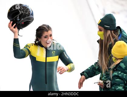 Yanqing, Chine. 14th févr. 2022. Jeux olympiques, bobsleigh, monobob, femmes, 4th run, Au National Sliding Center, Breeana Walker of Australia se réjouit à l'arrivée. Credit: Michael Kappeller/dpa/Alay Live News Banque D'Images