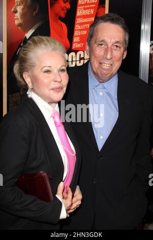 **PHOTO DE FICHIER** Ivan Reitman est décédé. BEVERLY HILLS, CA - NOVEMBRE 20: Ivan Reitman à la première de Fox Searchlight Pictures 'Hitchcock' à l'Académie des Arts et des Sciences du mouvement Samuel Goldwyn Theatre le 20 novembre 2012 à Beverly Hills, Californie. Crédit : mpi27/MediaPunch Inc Banque D'Images