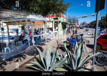 Austin, Texas, États-Unis. 13 février 2022. South Congress est un quartier et un quartier commerçant reconnu au niveau national, situé sur South Congress Avenue. Banque D'Images