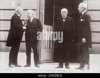Photo d'époque des « quatre Grands » leaders mondiaux à la Conférence de la paix de la première Guerre mondiale à Paris, le 27 mai 1919. De gauche à droite : Premier ministre David Lloyd Georg Banque D'Images