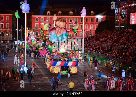 Des artistes participent à une représentation lors du défilé du Carnaval de Nice 137th dans la ville de Nice, dans le sud-est de la France, le 12 février 2022. Le Carnaval, axé sur le thème du roi des animaux, aura lieu jusqu'au 27 février 2022. Photo de Lionel Urman/ABACAPRESS.COM Banque D'Images