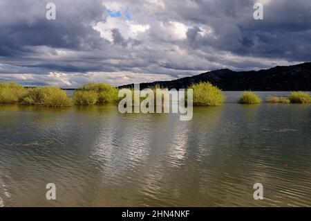 Le réservoir Santillana à Manzanares el Real, Communauté de Madrid. Banque D'Images