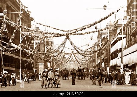 Edward VII Coronation décorations, rue St. James's, Londres en 1902 Banque D'Images