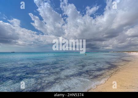 Ile de Majorque, plage, sites remarquables, marais salants, port et phares, grottes, bateaux, vie locale, moulins, palmiers, touristisme, côte rocheuse Banque D'Images