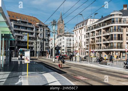 Blankenberge, Flandre - Belgique - 10 30 2018: Arrêt de bus et de tramway à la gare Banque D'Images