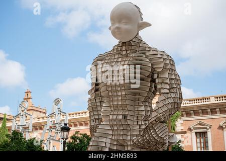 Valence, Espagne - 4 septembre 2021 : figurine pour le festival national Fallas avec la structure papier originale à 'Placa del Col-legi del Patriarca' Banque D'Images