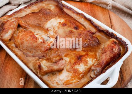 Plat traditionnel de poulet sudafricain sucré et acidulé à base de chutney et de sauce mayonnaise Banque D'Images