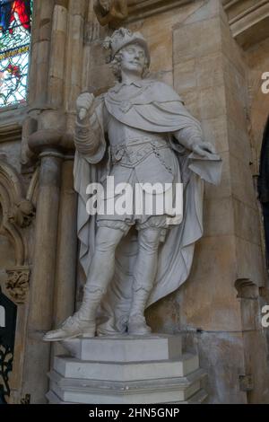 Sculpture/statue typique (du roi Athelstan) à l'intérieur de Beverley Minster à Beverley, East Riding of Yorkshire, Royaume-Uni. Banque D'Images