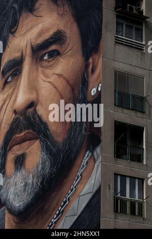 Italie, San Giovanni a Teduccio (Naples), 23 mars 2017 : la fresque géante du roi Diego Armando Maradona, réalisée par l'artiste Jorit Agoch on Banque D'Images