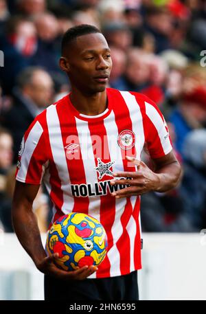 Londres, Angleterre - FÉVRIER 12 : Ethan Pinnock de Brentford pendant la première ligue entre Brentford et Crystal Palace au stade communautaire de Brentford , Banque D'Images