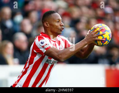 Londres, Angleterre - FÉVRIER 12 : Ethan Pinnock de Brentford pendant la première ligue entre Brentford et Crystal Palace au stade communautaire de Brentford , Banque D'Images