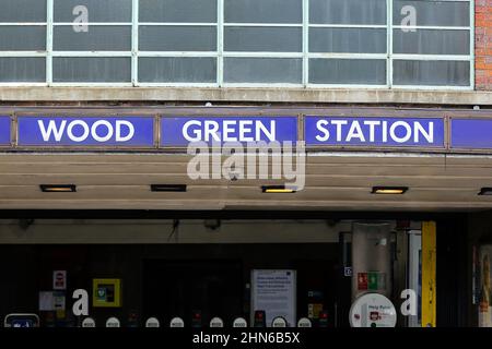 Londres, Royaume-Uni. 14th févr. 2022. Station de métro Wood Green dans le nord de Londres. Crédit : SOPA Images Limited/Alamy Live News Banque D'Images