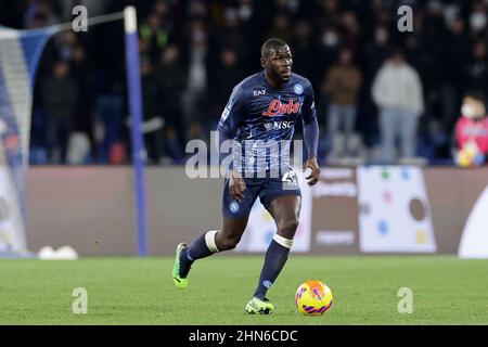 Naples, Italie. 12th févr. 2022. Kalidou Koulibaly de SSC Napoli pendant la série Un match de football entre SSC Napoli et FC Internazionale au stade Diego Armando Maradona à Naples (Italie), le 12th février 2022. Photo Cesare Purini/Insidefoto crédit: Insidefoto srl/Alay Live News Banque D'Images