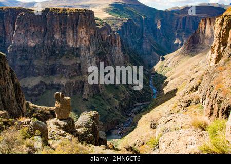 Voyage au Lesotho. Vue sur le canyon du fleuve Maletsunyane dans la région du Semonkong Banque D'Images