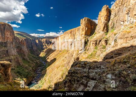 Voyage au Lesotho. Vue sur le canyon du fleuve Maletsunyane dans la région du Semonkong Banque D'Images