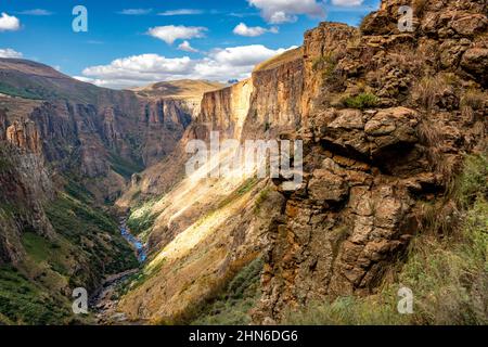 Voyage au Lesotho. Vue sur le canyon du fleuve Maletsunyane dans la région du Semonkong Banque D'Images