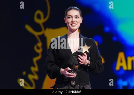 Berlin, Allemagne. 14th févr. 2022. L'actrice française Anamaria Vartolomei est l'une des stars de tournage 2022. Le Festival international du film 72nd aura lieu à Berlin du 10 au 20 février 2022. Credit: Joerg Carstensen/dpa/Alay Live News Banque D'Images