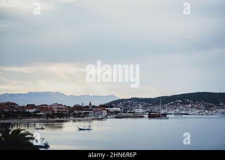 Bay Seget Donji Trogir Croatie, Dalmatie sur Sunrise Banque D'Images