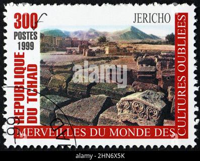 TCHAD - VERS 1999: Un timbre imprimé au Tchad montre les murs de Jéricho, merveilles des cultures oubliées, vers 1999 Banque D'Images