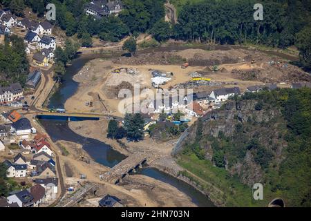 Photographie aérienne, zone inondée sur la rivière Ahr avec des ponts détruits dans le district de Kreuzberg, Altenahr, inondation d'Ahr, vallée de l'Ahr, Rhénanie-Palat Banque D'Images