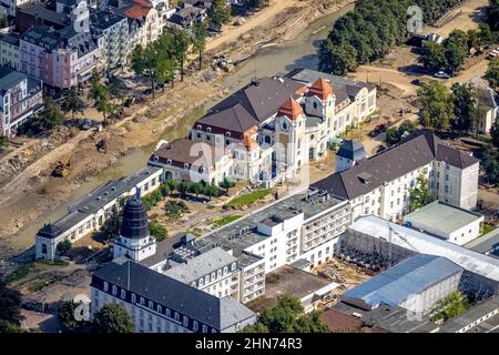 Vue aérienne, zone inondée à la rivière Ahr avec Kurhaus Bad Neuenahr et Steigenberger Hotel avec la banque détruite de la rivière Ahr à Bad Neuenahr, Bad Banque D'Images