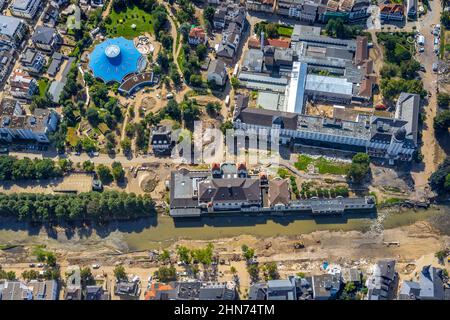 Vue aérienne, zone inondée à la rivière Ahr avec Kurhaus Bad Neuenahr et Steigenberger Hotel et Ahr-Thermen à Bad Neuenahr-Ahrweiler, Ahr Flood, Ahr Banque D'Images