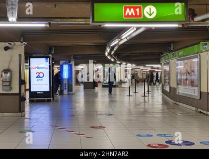 Station de métro Cadorna à Milan. Cadorna est une station sur les lignes 1 et 2 du métro de Milan, les lignes rouge et verte. Banque D'Images