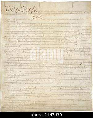 La Constitution des États-Unis. Nous, le peuple des États-Unis, pour former une Union plus parfaite, établir la justice, assurer la tranquillité intérieure, prévoir la défense commune, promouvoir le bien-être général, Et obtenir les bénédictions de la liberté à nous-mêmes et à notre postérité, faire ordain et établir cette Constitution pour les États-Unis d'Amérique. --Préambule de la Constitution des États-Unis Banque D'Images