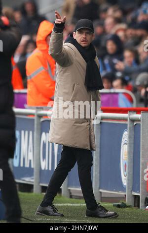 Manchester, Angleterre, le 13th février 2022. Marc Skinner, directeur de Manchester United lors du match de la Super League féminine de la FA au stade Academy, Manchester. Crédit photo devrait lire: Isaac Parkin / Sportimage Banque D'Images