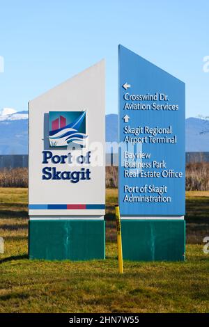 burlington, WA, États-Unis - 12 février 2022 ; panneau pour les installations du port de Skagit à l'aéroport régional de Skagit KBVS Banque D'Images
