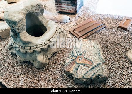 21 octobre 2021, Thessalonique, Grèce : objets de mosaïque dans le musée de la Tour Blanche Banque D'Images