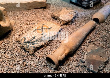 21 octobre 2021, Thessalonique, Grèce : objets de mosaïque dans le musée de la Tour Blanche Banque D'Images