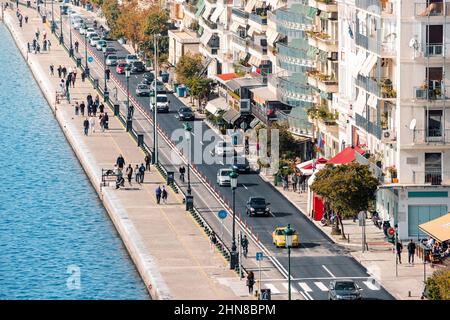 21 octobre 2021, Thessalonique, Grèce : remblai de routes piétonnes et automobiles Banque D'Images