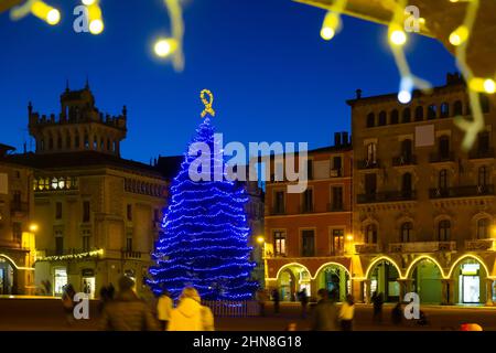 Les rues de Vic, en Espagne, sont décorées avec goût à Noël Banque D'Images