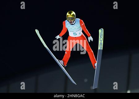 Zhangjiakou, Hebei, Chine. 14th févr. 2022. Gregor Deschwanden (SUI) saut à ski : l'équipe masculine Grande colline pendant les Jeux Olympiques d'hiver de Beijing 2022 au Centre national de saut à ski de Zhangjiakou, Hebei, Chine . Credit: Koji Aoki/AFLO SPORT/Alay Live News Banque D'Images