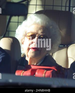 La reine Elizabeth II est vue quitter son domaine de Sandringham, le jour suivant le jour de l'accession, (février 6), qui a marqué 70 ans depuis la mort de son père, le roi George VI, et quand elle a été proclamée reine. Sa Majesté a pris un vol en hélicoptère de Sandringham au château de Windsor. Queen Elizabeth II, Sandringham, Norfolk, Royaume-Uni, le 7 février, 2022 Banque D'Images