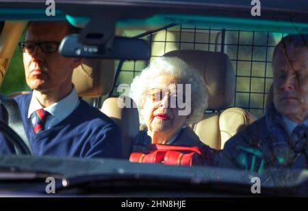 La reine Elizabeth II est vue quitter son domaine de Sandringham, le jour suivant le jour de l'accession, (février 6), qui a marqué 70 ans depuis la mort de son père, le roi George VI, et quand elle a été proclamée reine. Sa Majesté a pris un vol en hélicoptère de Sandringham au château de Windsor. Queen Elizabeth II, Sandringham, Norfolk, Royaume-Uni, le 7 février, 2022 Banque D'Images