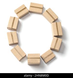 Lettre O. Alphabet des boîtes en carton pour livraison isolées sur fond blanc. Banque D'Images