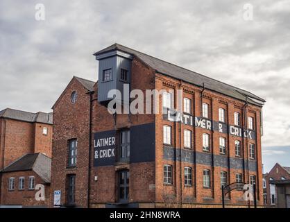 L'entrepôt de Latimer et Crick à Southbridge, Northampton, Royaume-Uni; utilisé pour héberger un marchand de maïs mais a maintenant été converti en appartements. Banque D'Images