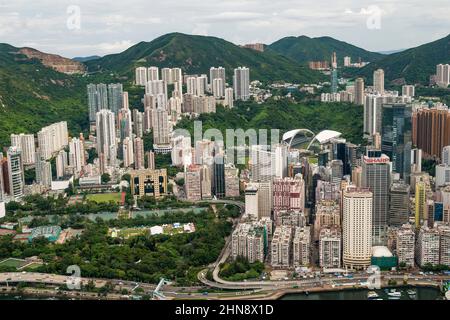 Hélicoptère de Causeway Bay, île de Hong Kong, montrant Victoria Park, Tai Hang, stade de Hong Kong, Jardine's Lookout et Happy Valley Banque D'Images