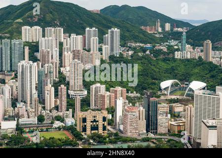 Hélicoptère de Causeway Bay, île de Hong Kong, montrant Victoria Park, Tai Hang, stade de Hong Kong, Jardine's Lookout et Happy Valley Banque D'Images