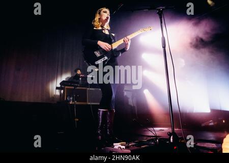 14th février 2022, Glasgow, Écosse : Wolf Alice Peform à la salle de bal Barrowland lors de la soirée d'ouverture de leur tournée au Royaume-Uni en 2022. Credit: Thomas Jackson / Alamy Live News Banque D'Images