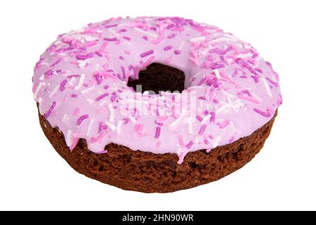 Beignet violet bleuet décoré isolé sur fond blanc Banque D'Images
