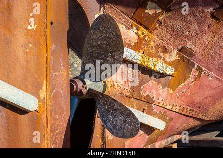 Détail de l'hélice et de la coque de la MV Kyles, une montagne de cargaison de 122 tonnes construite par John Fullerton et Co, Paisley en 1872, est maintenant amarrée à Irvine Banque D'Images